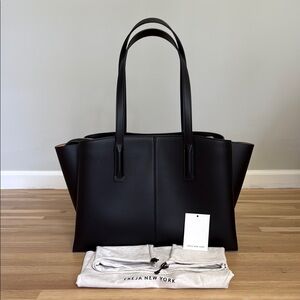 Freja Paloma Tote Bag